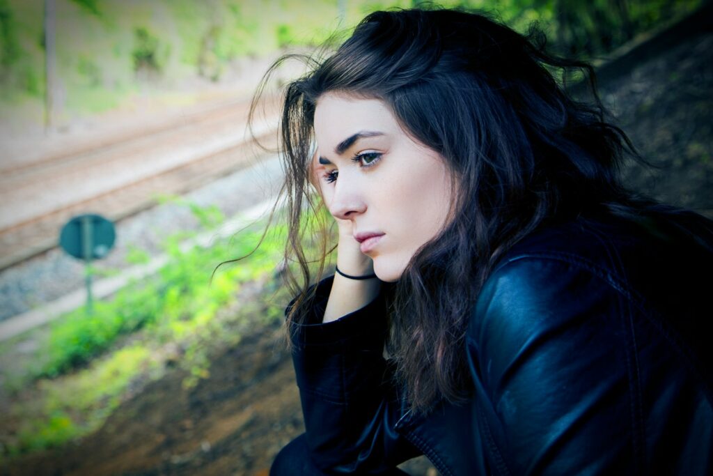 woman sitting outdoor during daytime, alcohol rehab for women